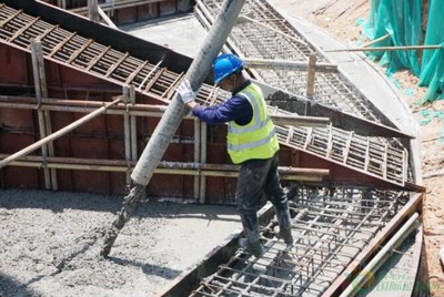 江西定南新陽(yáng)智慧風(fēng)電場(chǎng)首臺(tái)風(fēng)機(jī)基礎(chǔ)順利澆筑完成，綠色能源建設(shè)邁出關(guān)鍵一步